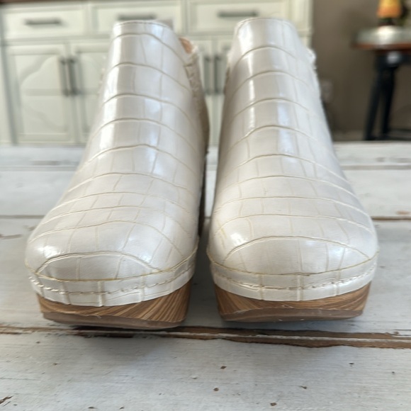 - YellowBox Barty white/cream wedge clogs size 6 - Picture 3 of 8